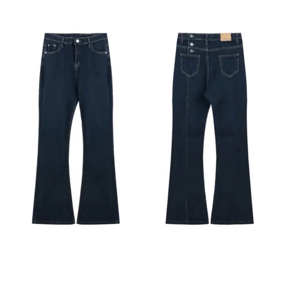 Flare jean with backside buttons - Picture 6 of 6